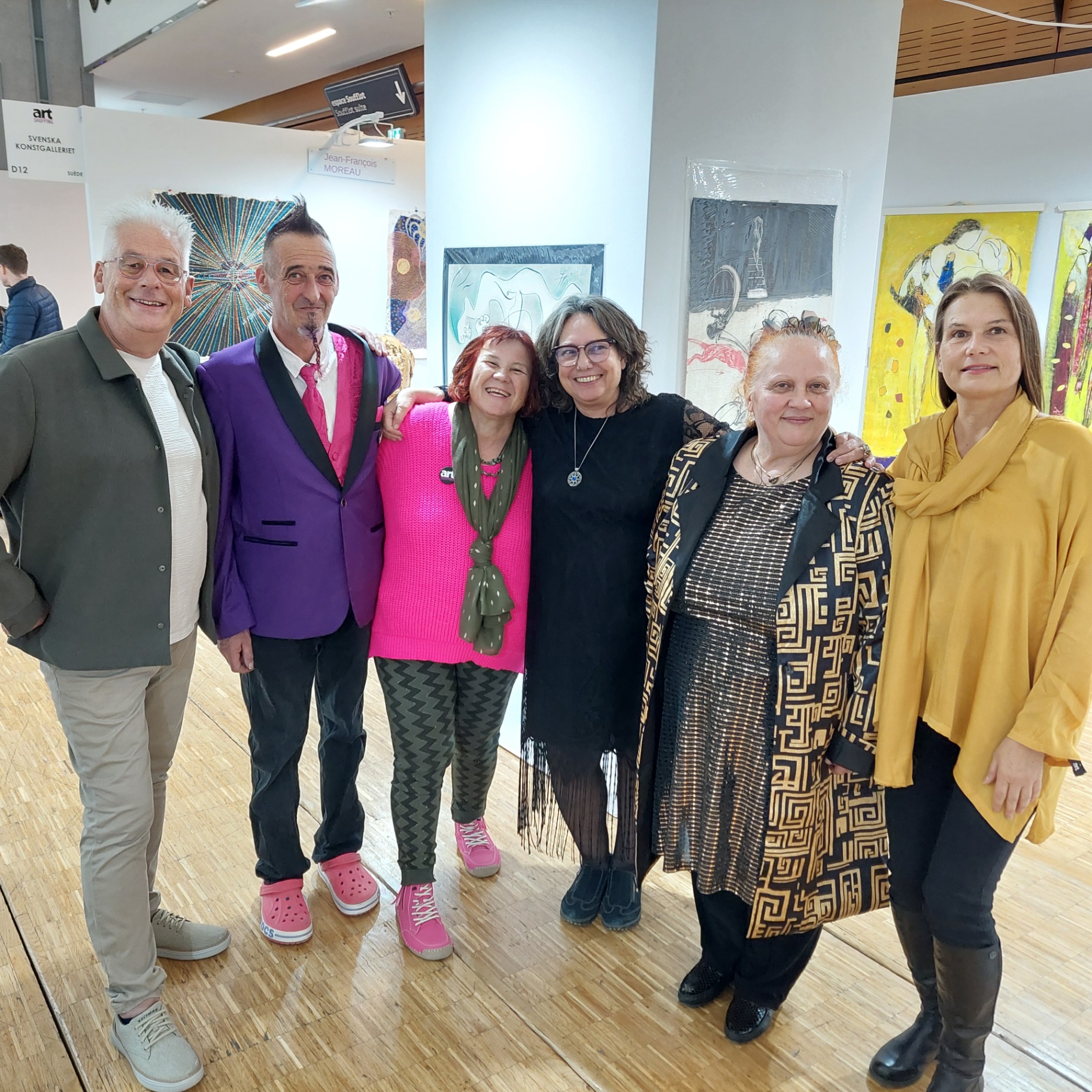 Från vänster: Grus Lindgren, Jean Francois Moreau, Marie Christine Roy, Greenleaves Andersson, Gallerist Mickaella Himmelström och Artist Sandra Brotschi. Tack för en fin utställning tillsammans.
